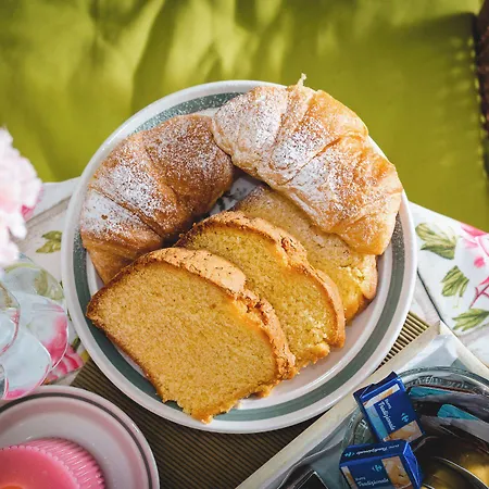 לינה וארוחת בוקר Casa Lena 4*